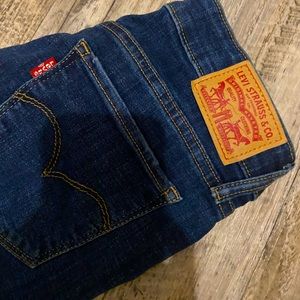 Size 26 Levi skinny jeans. Basically new only worn once.